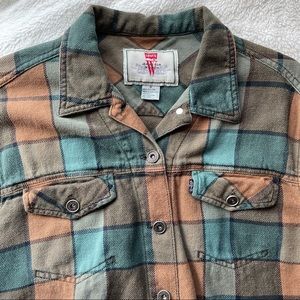 Vintage 90s Levi’s cropped button down shirt